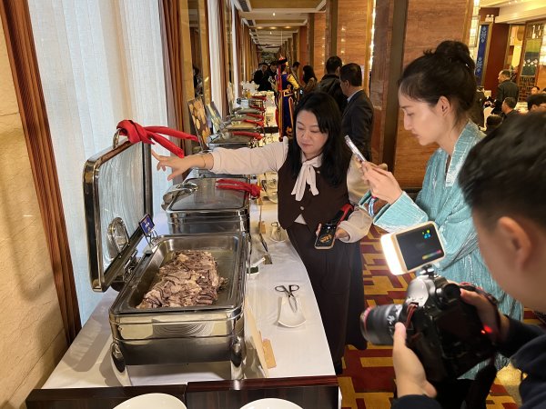 钱生财 当地大厨特色技法，来内蒙古美食节品地道草原风味